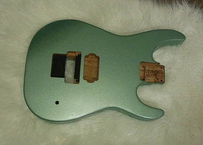 Warmoth Stratocaster 金属蓝色 Soloist 烤灰 Strat 车身 LN — 第 1/4 张图片