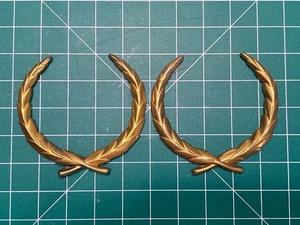 OEM GOLD CADILLAC METAL WREATH LEAF ROOF PILLAR & DOOR LOCK USED EMBLEM PAIR! - Bild 1 von 8