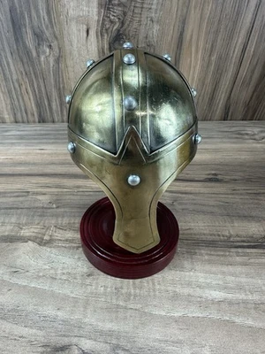 Mini casco normando medieval de latón con soporte de madera decoración del hogar regalos Foto 1 de 4