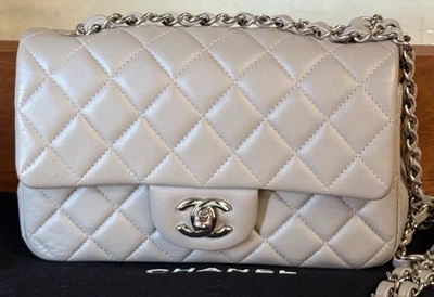 Chanel Clásico Solapa Mini Cadena Bolso de Hombro Gris Plata Mujeres Diamante Clásico Foto 1 de 4