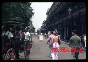 New Orleans Straßenszene Menschen zu Fuß Pferdekutsche 1973 35mm Dia - Bild 1 von 1