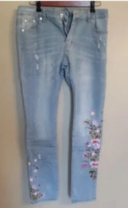 NWT Embroidered Pink White Distressed Slim Light Blue Jeans - Picture 1 of 3