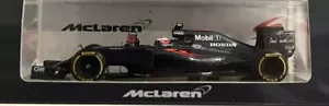 SPARK 1/43 S5024 McLaren MP4/31 Honda #22 Malaysian GP 2016 Jenson Button 300th - Foto 1 di 9