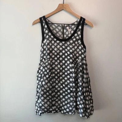 Vestido para mujer Free People Molly Dot Swing sin mangas blanco y negro talla X-pequeño Foto 1 de 4
