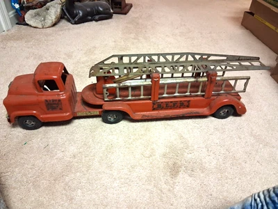 BUDDY L  1950s Vintage # 6 HOOK & LADDER GMC 28" FIRE TRUCK  COMPLETE RARE! - Image 1 of 4