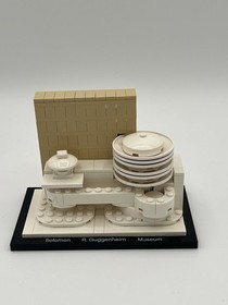 LEGO Architecture 21004 Solomon Guggenheim Museum  Complete RETIRED 208pcs