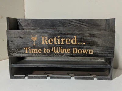 Tiempo retirado para vino abajo | Estante de vino de montaje en pared | Madera gris rústica para 4 Foto 1 de 4