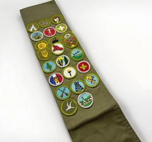Fascia BSA verde oliva con 23 distintivi di merito lunga circa 30" MB-239 - Foto 1 di 9