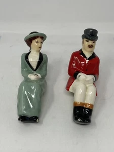 RaRe METLOX PoPPyTraiL PoTTerY COACHMAN w Label & Woman In Blue Sitting Figures - Picture 1 of 23