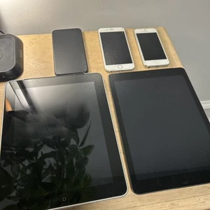 Lot Of iPhone And iPad - LOCKED - Afbeelding 1 van 6