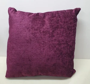 JD Williams HOME ESSENTIALS Chenille Kissen - Farbe Aubergine (45x45cm) - Bild 1 von 3