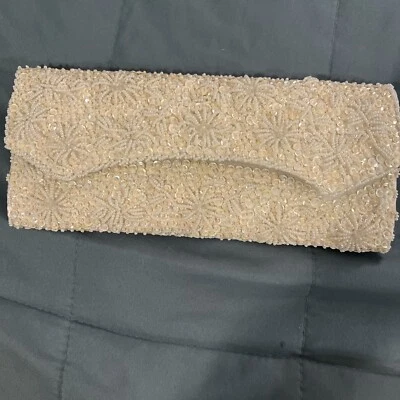 Bolso de Mano Vintage Años 60 Hecho en Hong Kong Marfil Satinado y Cuentas Blanco Foto 1 de 4