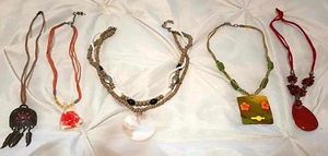 5 VINTAGE HALSKETTEN HANDGEFERTIGT BLÜHENDE ORAGE BLUME, INDISCHER ANHÄNGER, MUSCHEL POSHMARK - Bild 1 von 17