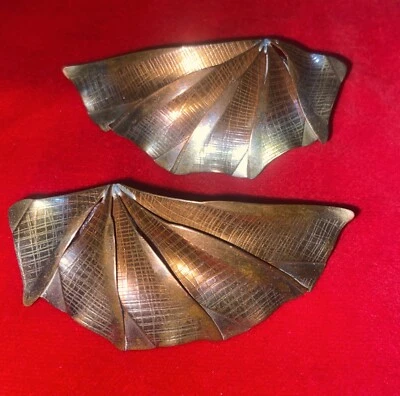 Pendientes artesanales modernos perforados con declaración firmada por Brutalist de 2 5/8 pulgadas por 1 1/8 pulgadas Foto 1 de 4