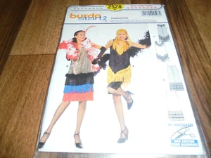 BURDA-PLUS-Fasching-Schnittmuster 2528 -- 2x CHARLESTON 38-52 - Bild 1 von 1