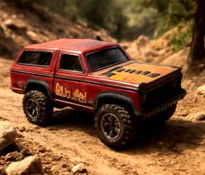 Camion resistenti Kidco Ford Bronco Baja Devil 1982 1:64 - Foto 1 di 6
