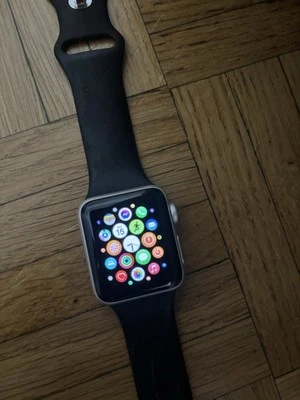 Apple Watch Series 3 GPS 38mm Cassa in Alluminio Grigio siderale, Cinturino... - Immagine 1 di 4