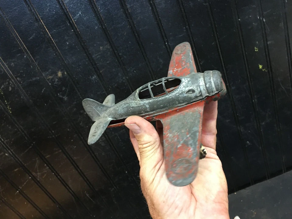 Vintage Hubley Kiddie Toy Single Prop Fighter Plane US Army Silver & Red - AS IS - Image 1 of 4