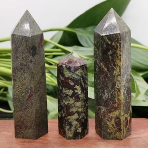 500 g Varita de punta de cristal piedra de sangre de dragón natural Obelisco Cuarzo 500 g Reiki aleatorio - Imagen 1 de 8