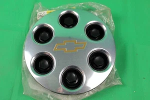 NEW GENUINE GM 6 LUG WHEEL CENTER HUB CAP 00-03 SILVERADO SUBURBAN 15712388 - Picture 1 of 3