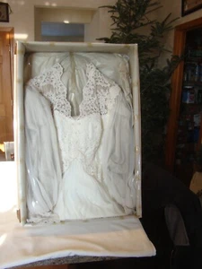 Vintage konserviertes Brautkleid in Box Plissee Organza mit feinen Perlenperlen & Spitze - Bild 1 von 16