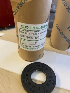 BRAND NEW BPP944-B0 OIL SEAL NOK TCZ 33.02 72.29 9.5 (A795)  ( 1 PER LOT ) - Foto 1 di 4