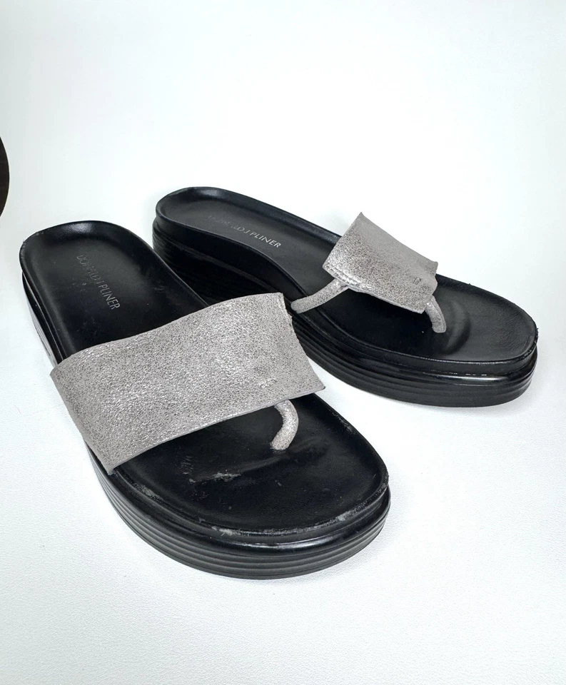 Sandalias Donald Pliner Mujer 7 Plata Metálica Plataforma Deslizable Tanga Minimalista Foto 1 de 4
