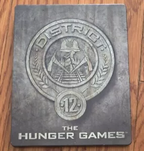 The Hunger Games 2 Discs Bluray Steelbook District 12 + Future Shop Keychain - Picture 1 of 7
