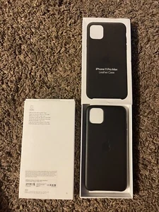 Funda de cuero para Apple iPhone 11 ProMax en caja negra abierta - Imagen 1 de 2