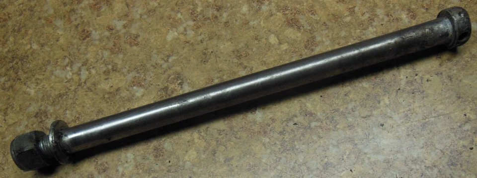 Suzuki LS650 LS 650 G LS650G 1986 Savage eje trasero perno tuerca llanta 86 Foto 1 de 1