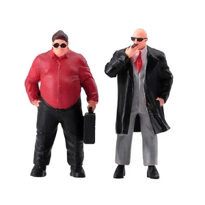 Unpaint Hummer 1:43 2pcs Suitcase Smoking Man Miniature Figure Landscape Scene - Picture 1 of 6