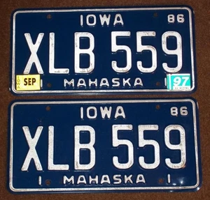 PAR DE PLACAS DE MATRÍCULA DE IOWA 1986 VINTAGE, CONDADO DE MAHASKA - Imagen 1 de 2