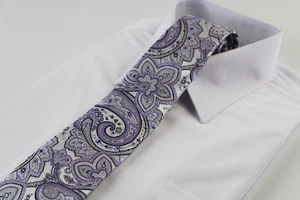 Corbata para hombre plateada y púrpura claro con estampado de cachemira boho de 8 cm - Imagen 1 de 2