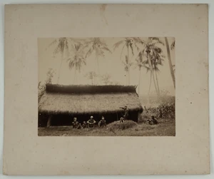 Allan Hughan, chefs et enfants Kanak devant une case, Canala, Grande Terre, Nouv - Picture 1 of 2