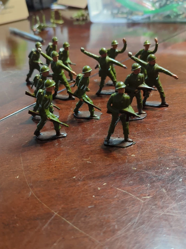Old CRESCENT TOYS Inglaterra Años 50 Plomo, Segunda Guerra Mundial Infantería Americana En Acción 13 Piezas Foto 1 de 4