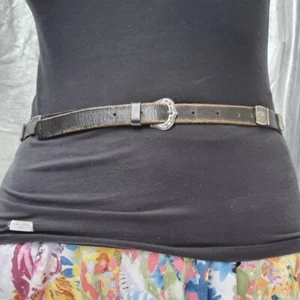 CINTURA SKINNY BENETTON VINTAGE W27-32" nera vera pelle fibbia borchie - Foto 1 di 9