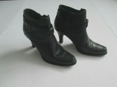 APOSTROPHE Giselle Botines-Botines en Cuero Negro con Cremallera Lateral y Hebilla. 8M Foto 1 de 4