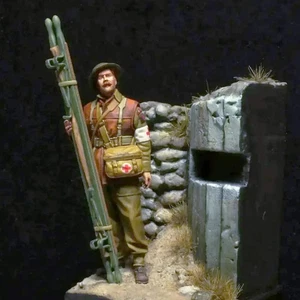1/35 Resin Model Kit British Soldier Medic WW2 Unpainted - Picture 1 of 2