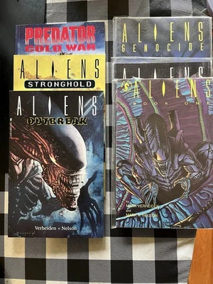 Lot of Aliens Magazine Books and Predator Book. TPB 1990 Dark Horse Comics - Image 1 of 4