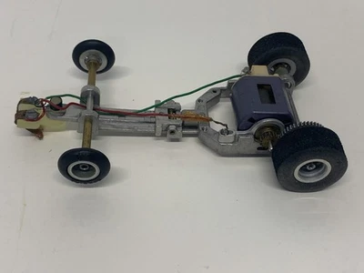 MOTOR MORADO CHASIS SIDEWINDER DINÁMICO VINTAGE 1/24 mediados de 1960 - MUY BONITO Foto 1 de 4