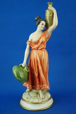 G. Cacciapuoti Rara classica scultura porcellana Ancella acquaiola romana 1900 - Immagine 1 di 4