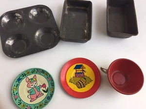 Vintage Blech Litho Ohio Kunst Teetasse Untertassen Jack & Jill und Spielzeug Backformen Lot - Bild 1 von 7