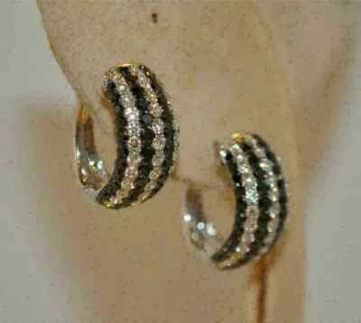 Pendientes de aro de ónix negro de corte redondo de 2 quilates enchapados en oro blanco de 14 quilates en plata Foto 1 de 4