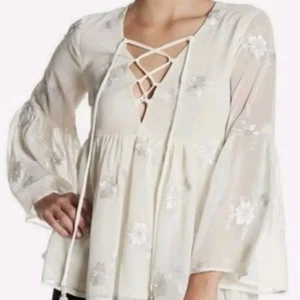 Show Me Your Mumu Elfenbein Blumen bestickt Glockenärmel Dichter Krawatte Top Large Neu - Bild 1 von 10