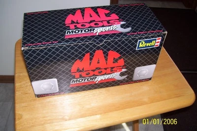 Ford Thunderbird 1997 Revell Mac Tools deportes de motor 1:24 coche de stock en estaño Foto 1 de 4