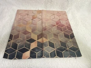 Copricuscino Cubi Rosa e Grigio 15”x15” - Foto 1 di 5