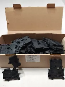 Lot of 26 Phoenix Contact UT 6-HESI 3046401 (6,3X32) Fuse Terminal Blocks - Picture 1 of 5