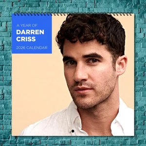 Darren Criss 2026 Calendario da Parete, 12 Mesi Celebrità Fan Regalo per Collezionisti - Foto 1 di 4
