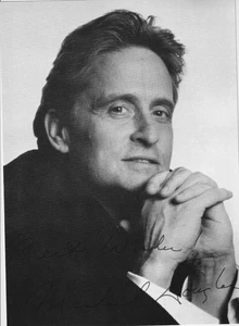 MICHAEL DOUGLAS HAND SIGNED 5" X 7" B&W PHOTO "A NICE COLLECTABLE" - Picture 1 of 1