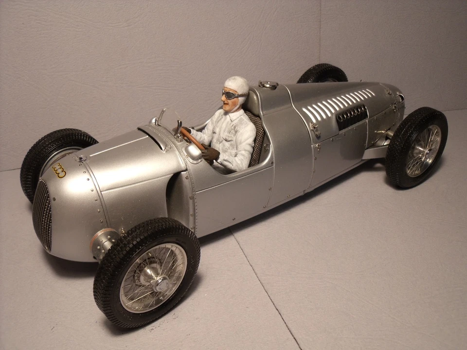 CMC 1/18  AUTO UNION  C  DRIVER  BERND  ROSEMEYER  PAINTED  FIGURE  BY  VROOM   - Image 1 of 4